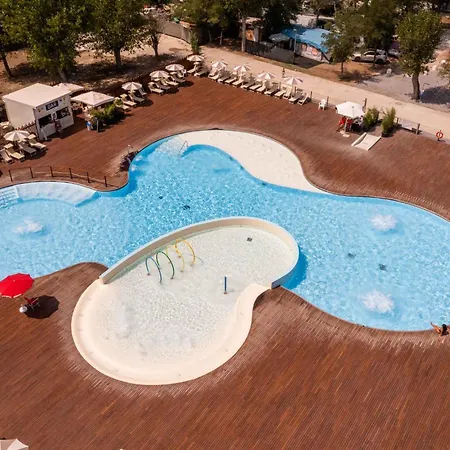 Aldeamento Turístico Mobilehomes In 53447 *